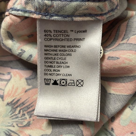 Tommy Bahama men’s Canyon Beach Rustic Blooms button up shirt - Picture 8 of 8